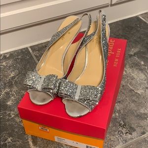 Kate spade charm silver glitter bow pump size 7